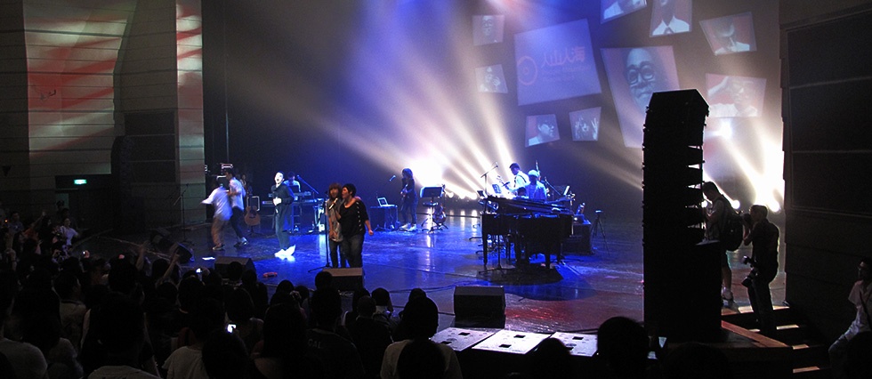 2010年人山人海一一擁抱黃耀明演唱會(huì)